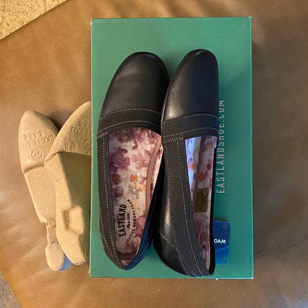 NIB. Eastland women’s shoe. Size 6. Black.